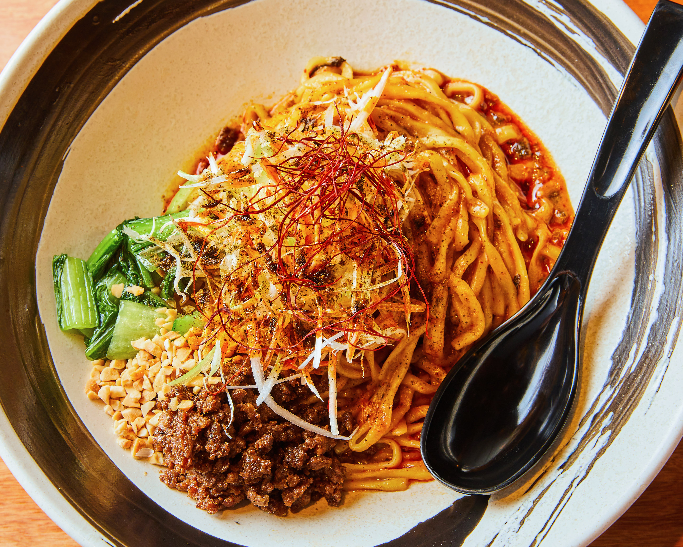 赤い鯨 汁無し担々麺と追い飯セット(お茶付き)