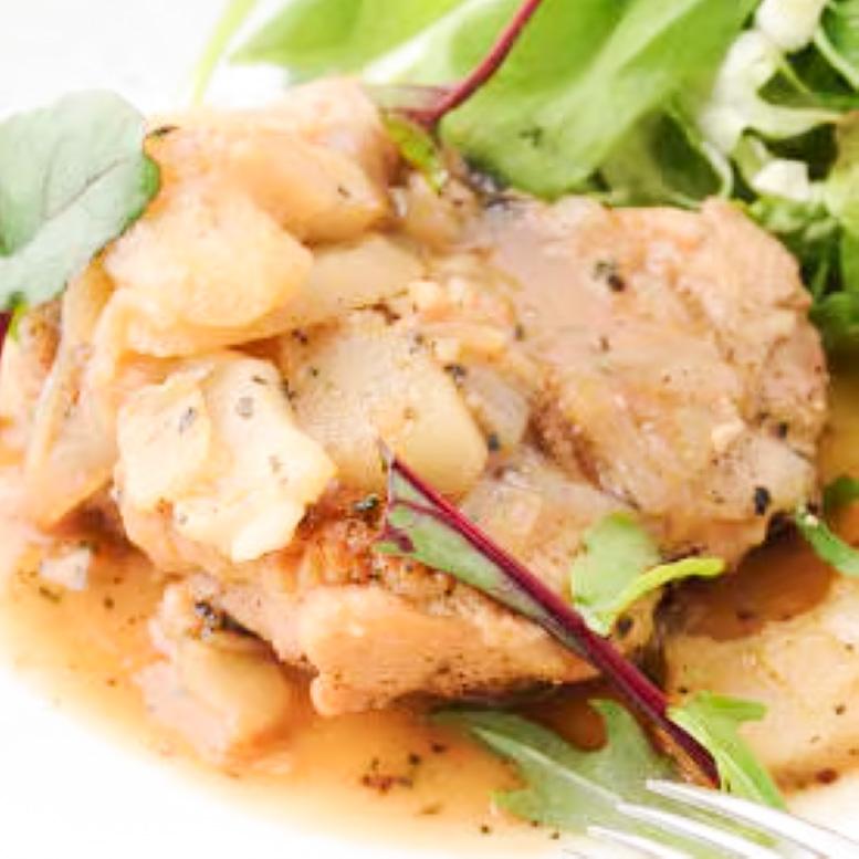 トラットリア シェ ラパン 鳥取県産 匠の大山地鶏もも肉のビール煮込み