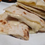 プジャ チーズナン