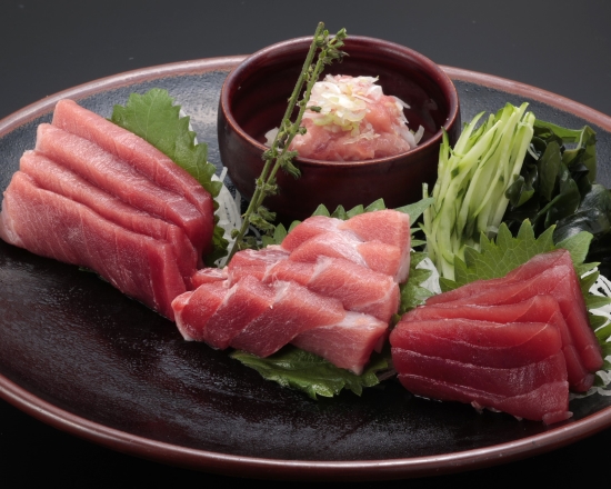 板前寿司 天然本まぐろ刺身盛り合わせ(3～4人前) Assorted Wild Bluefin Tuna Sashimi (3-4 servings)