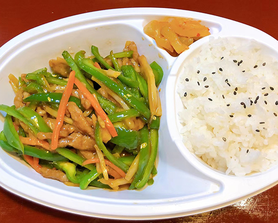 餃子酒場 青椒肉絲弁当