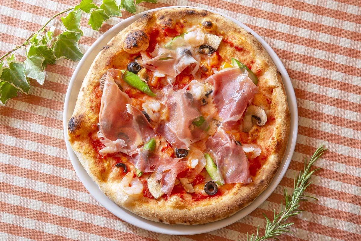 マンマパスタ カプリチョーザ(トマトソースのピッツァ)