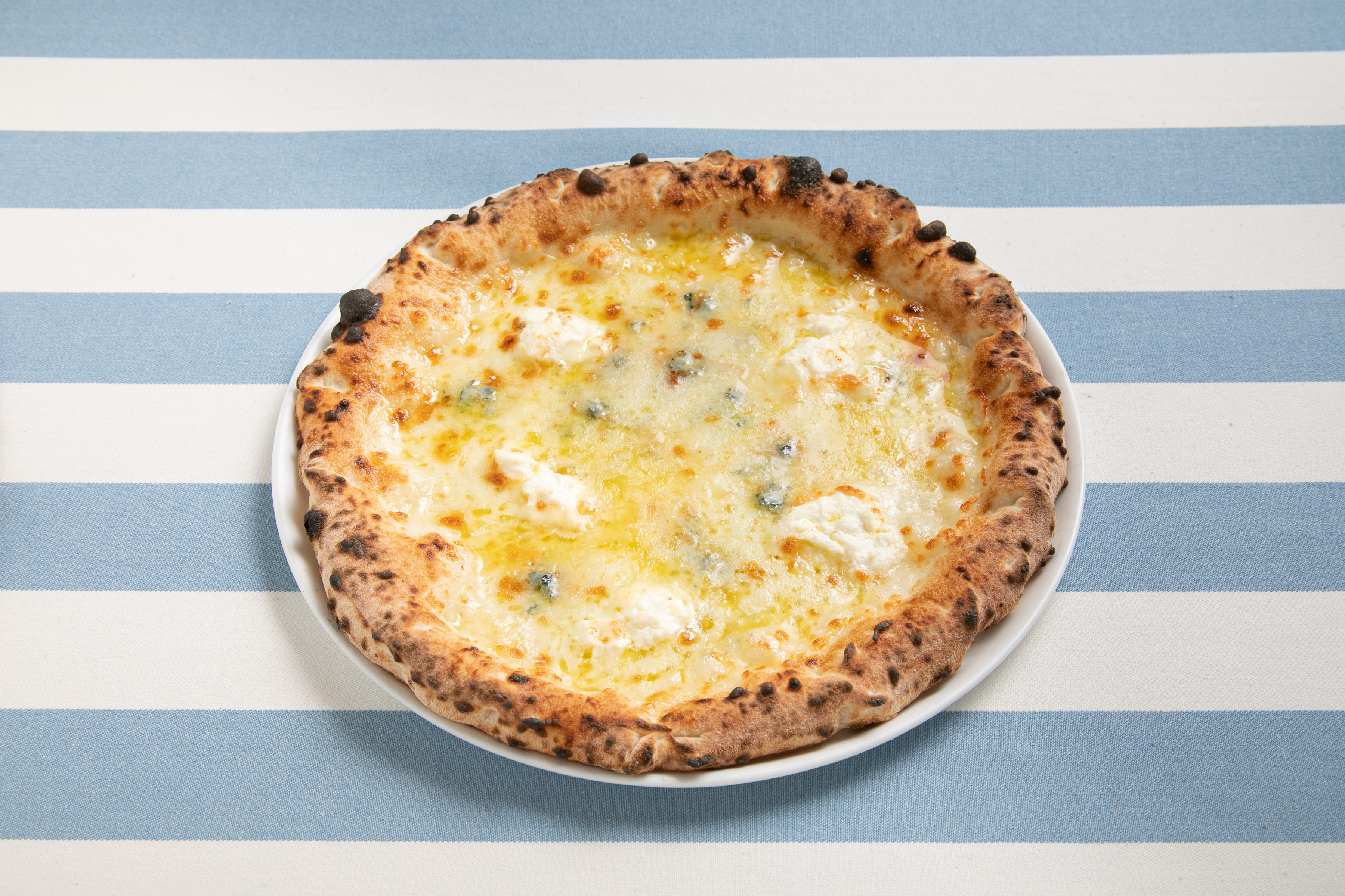 ピッツェリア マルデナポリ クアトロ・フォルマッジオ