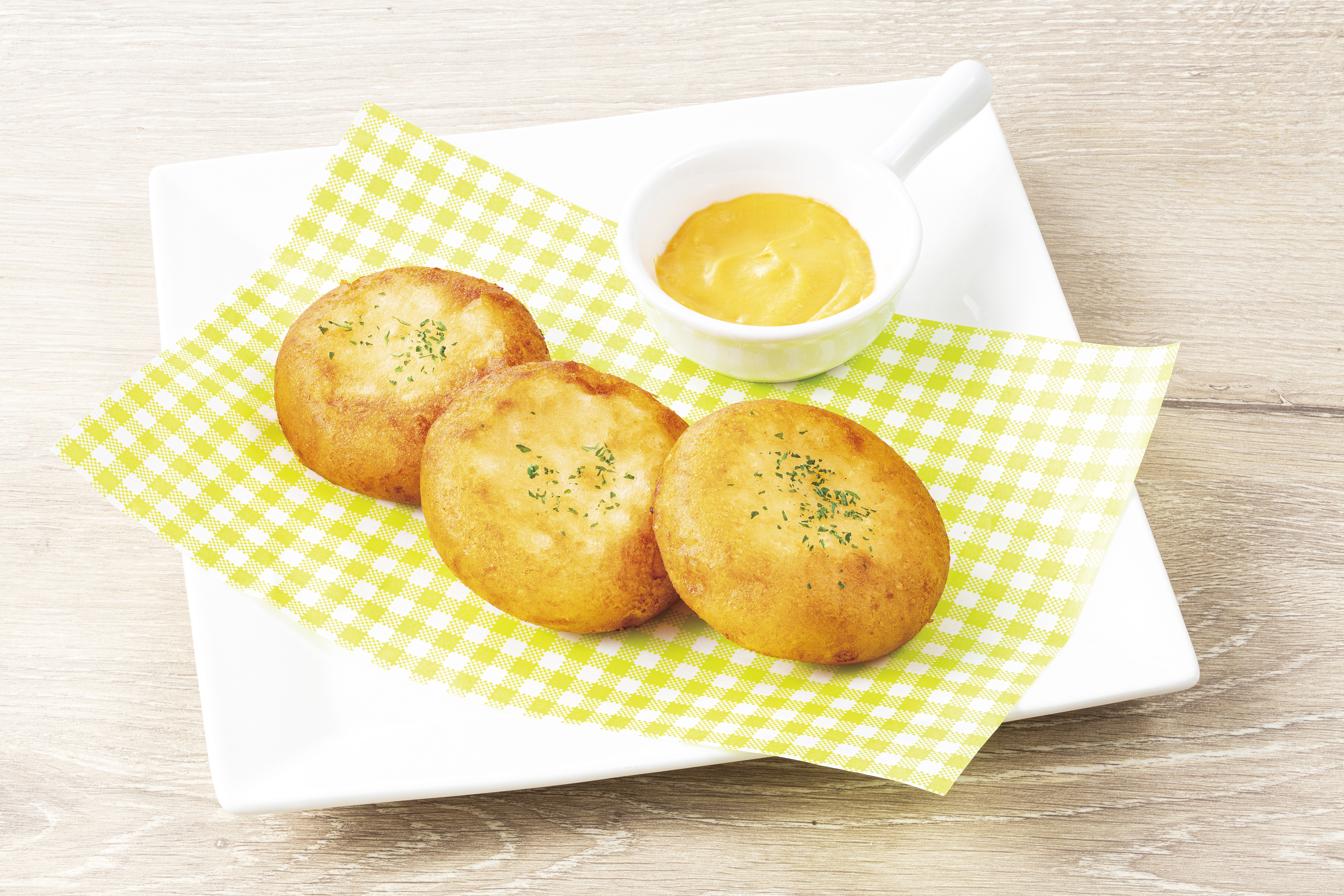 ごはんが進む！『チキン南蛮本舗』 チーズ入りいももち