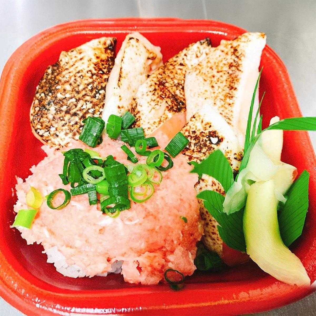 大漁丼家 厚切り焼きトロサーモンネギトロ丼