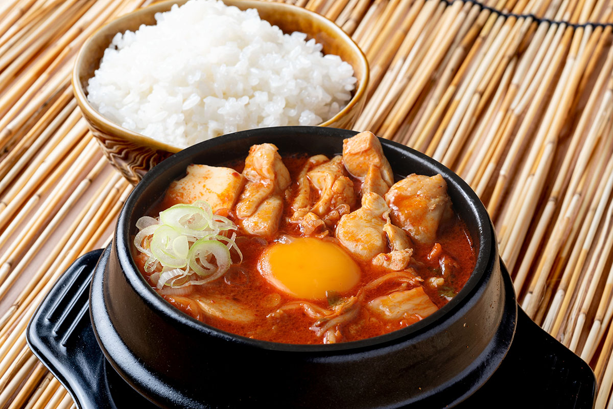 韓国カルビ丼とスンドゥブ 洞山 鶏ももスンドゥブ～ごはん付き～