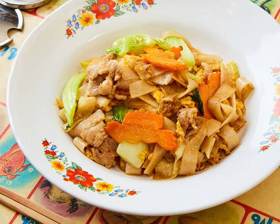 バンコックポニー食堂 ผัดซีอิ๊ว タイ太麺焼きそば Thai-Style Stir-Fried Wide Noodles