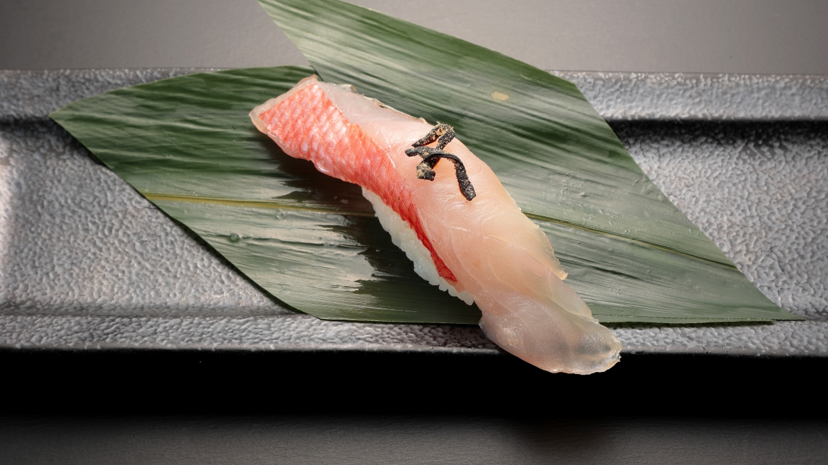 板前寿司 江戸前金目鯛昆布〆 Red Bream with marinated kelp