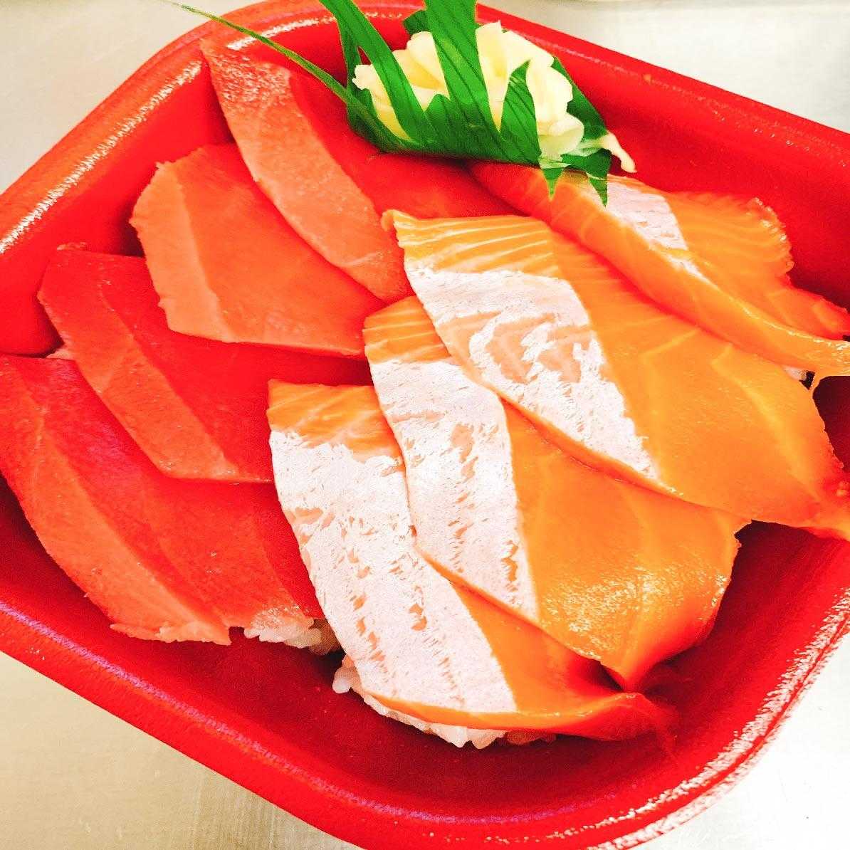 大漁丼家 まぐろサーモン丼