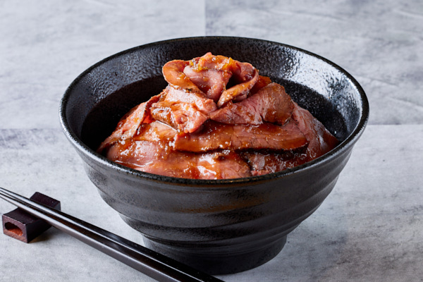 濃厚ローストビーフとハラミ丼「タルビー」 ローストビーフ丼 Roast Beef Bowl
