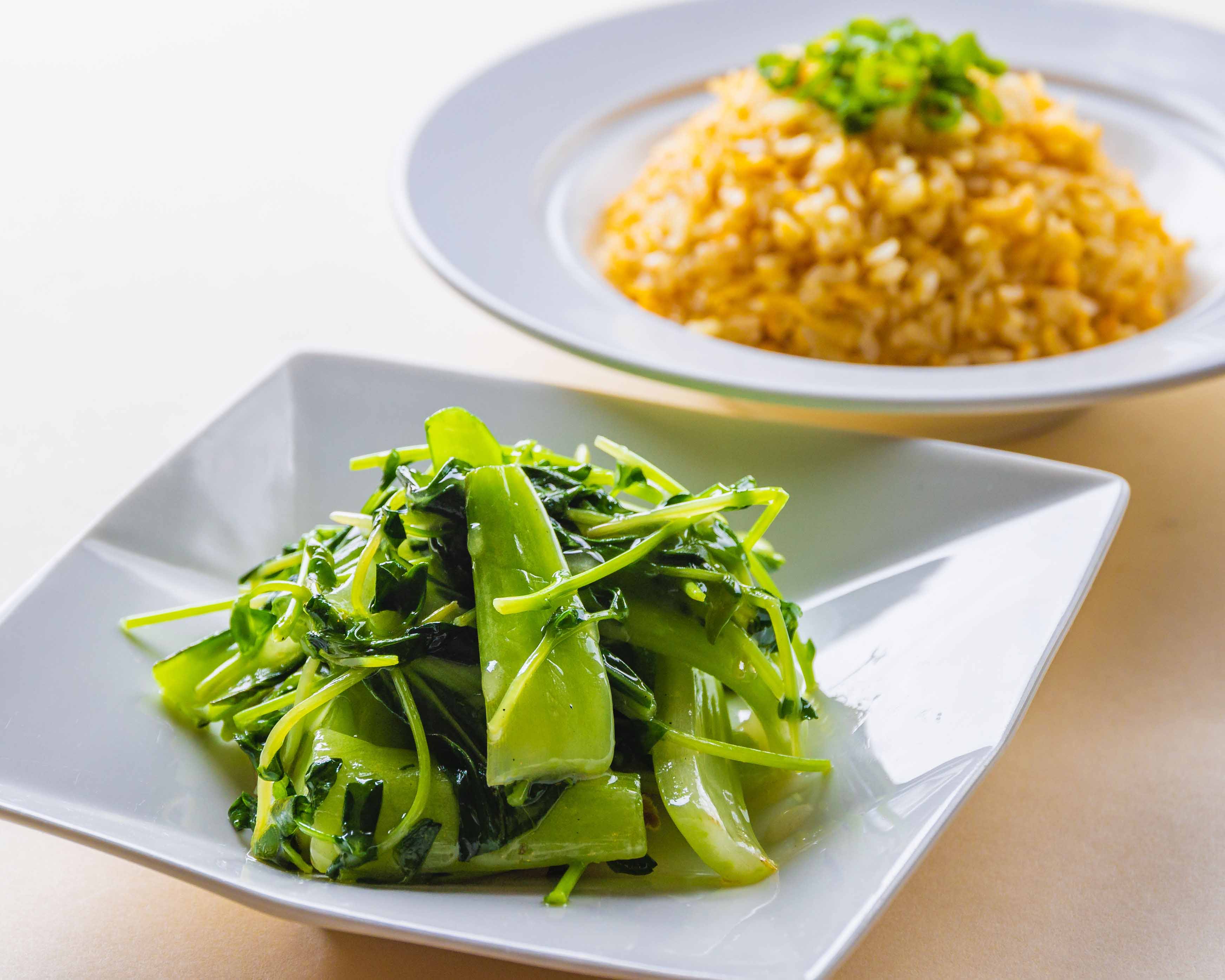 西安餃子 豆苗と青菜のにんにく炒め＆チャーハン