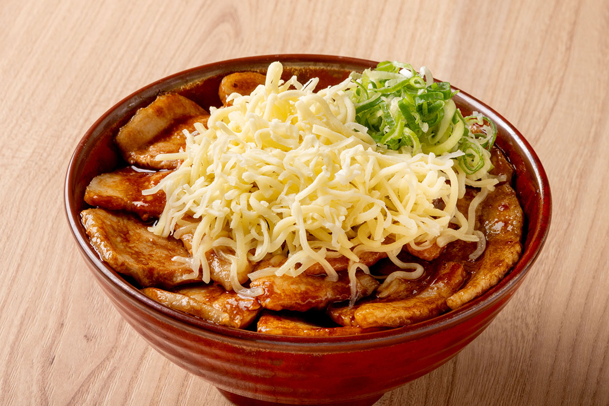 韓国カルビ丼とスンドゥブ 洞山 チーズデジカルビ丼(味噌だれ)