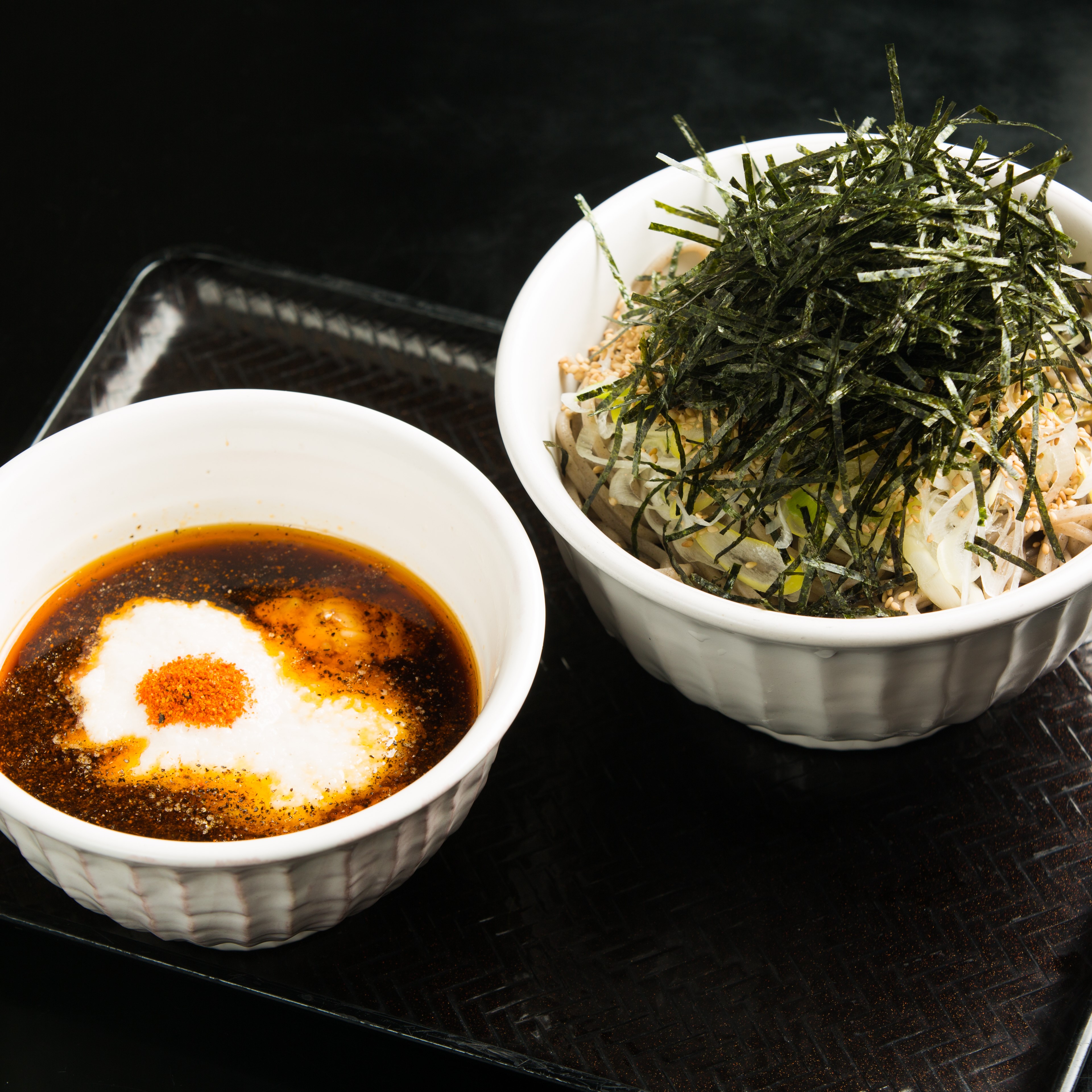 なぜ蕎麦にラー油を入れるのか。 とろろ鶏そば