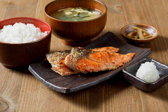 しんぱち食堂 銀鮭塩焼き定食