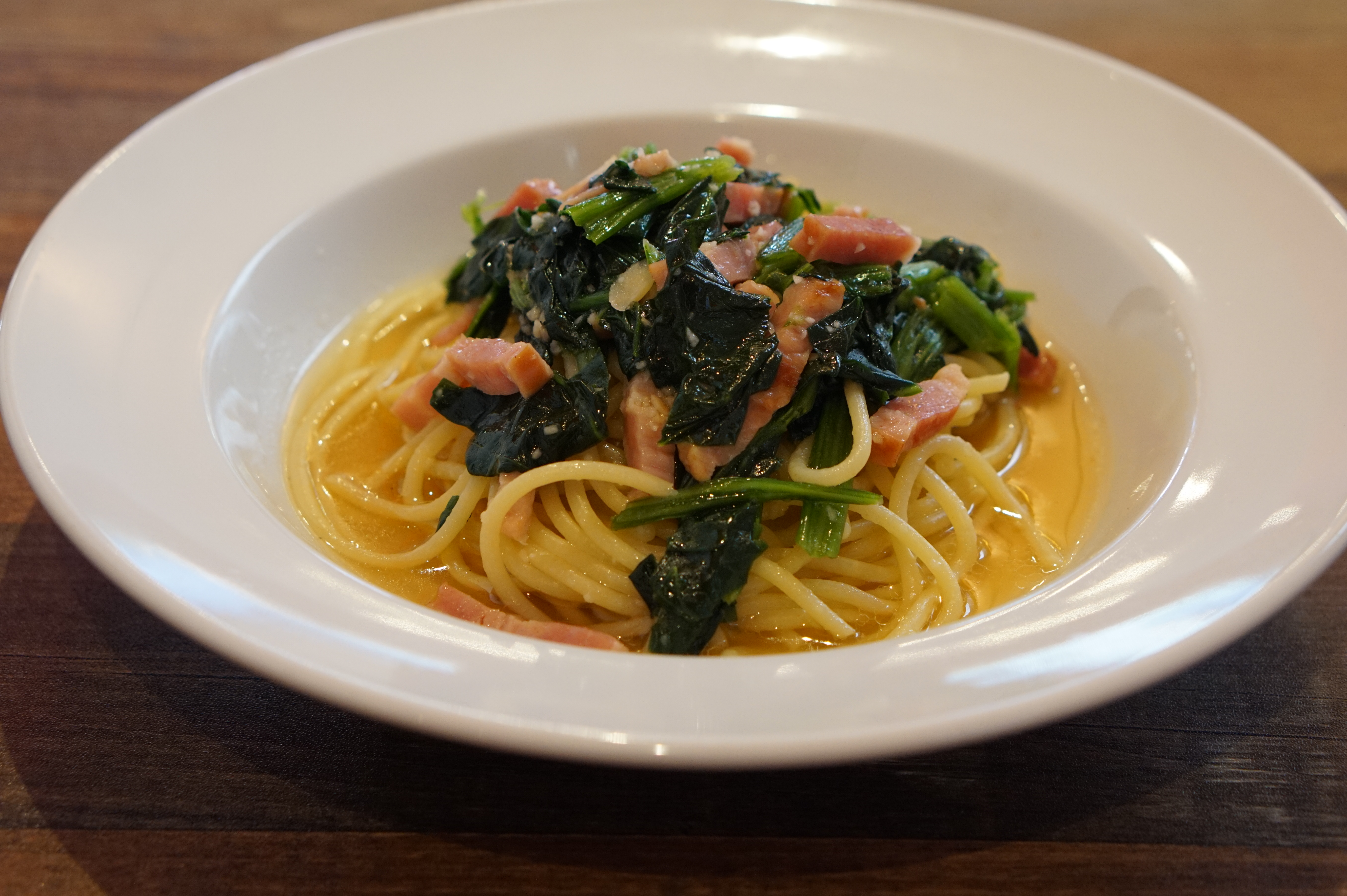 ピッツェリアマリノ ベーコンとホウレン草のオイルソース