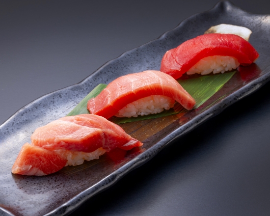 板前寿司 天然本まぐろ3貫にぎり  Wild Bluefin Tuna Nigiri 3 pieces