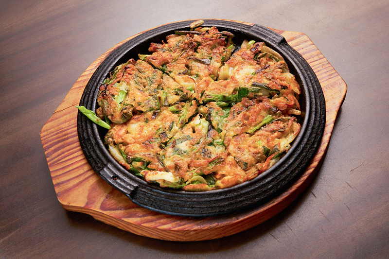 兄夫食堂人気No.4 海鮮チヂミ Seafood Korean Pancake