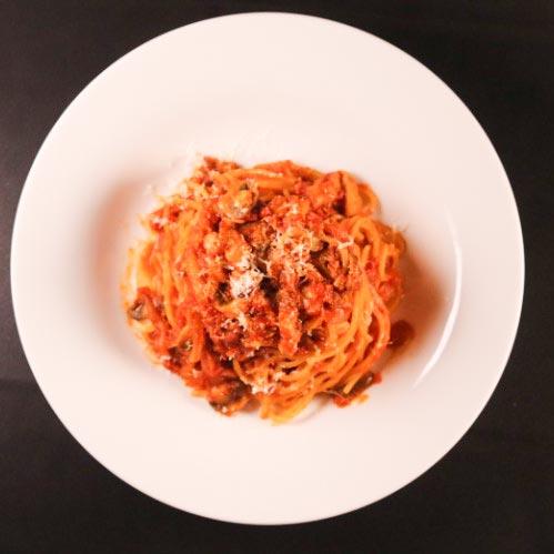 トラットリア クアルト人気No.2 アマトリチャーナスパゲッティ