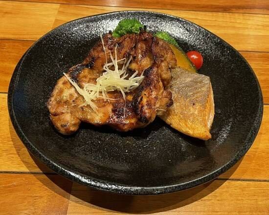 筋肉食堂 New・皮なし鶏モモ肉の生姜焼き+サーモン Teriyaki Chicken Thigh + Salmon