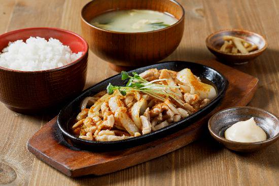 しんぱち食堂 鶏生姜焼き定食(肉大)