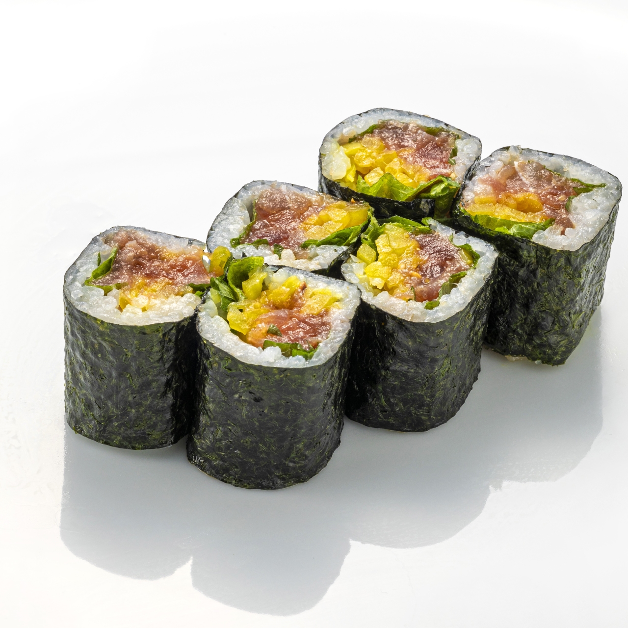 板前寿司 とろたく巻き(1本)Minced Tuna with Japanese Pickle (1 roll)