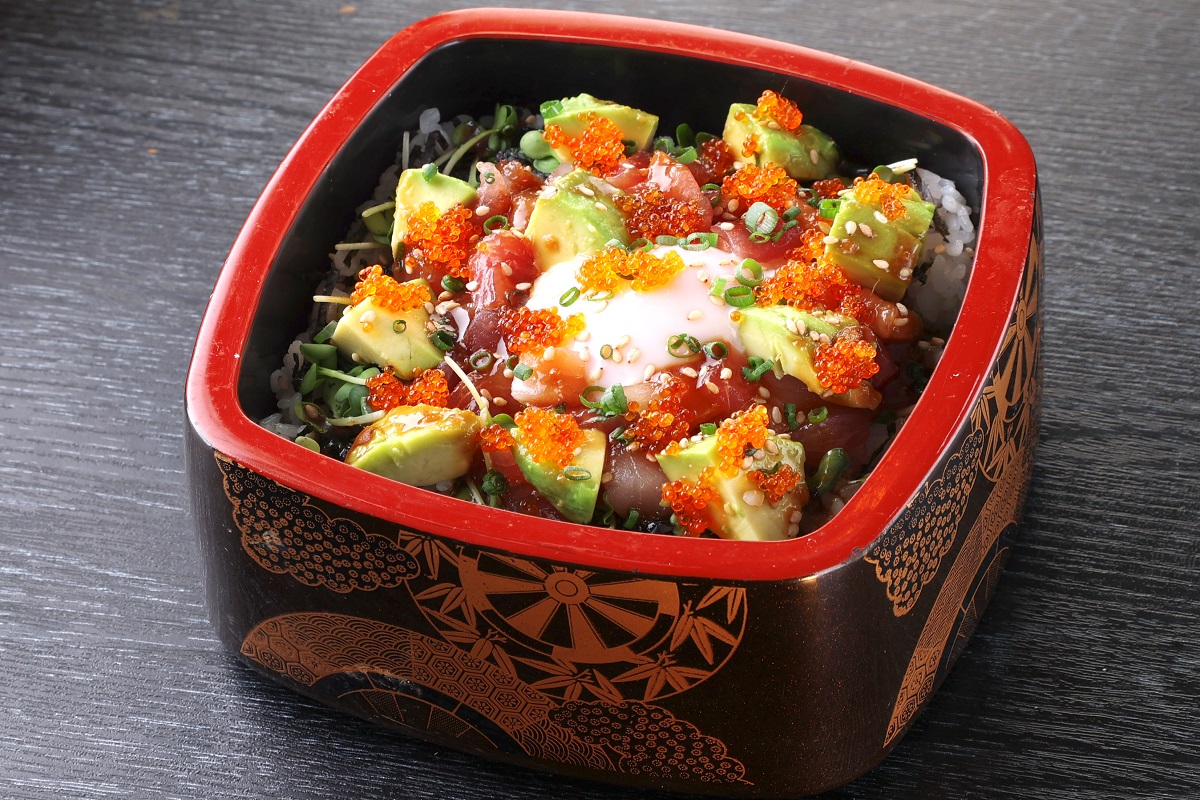 柿家すし アボカドまぐろユッケ重