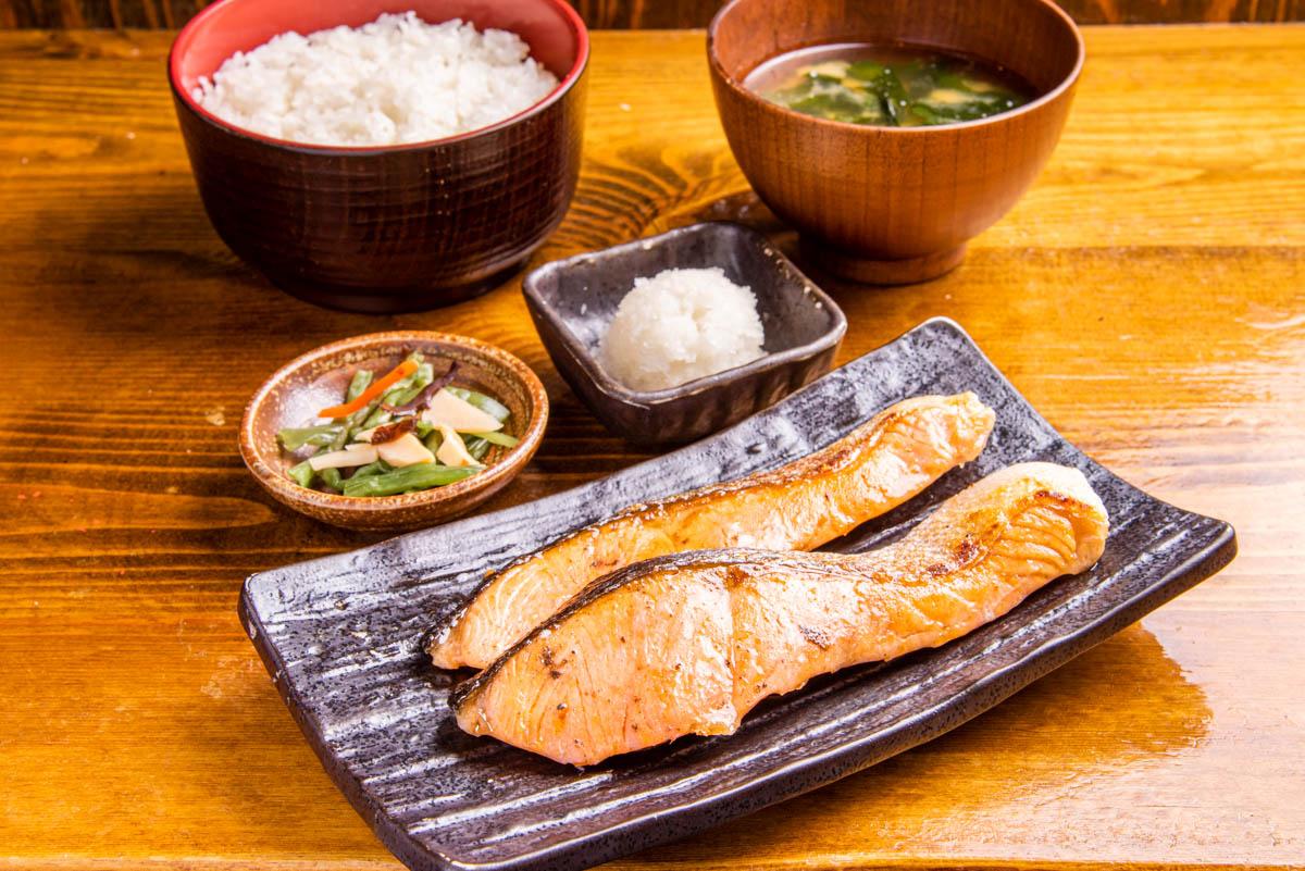 しんぱち食堂 銀鮭塩焼き定食