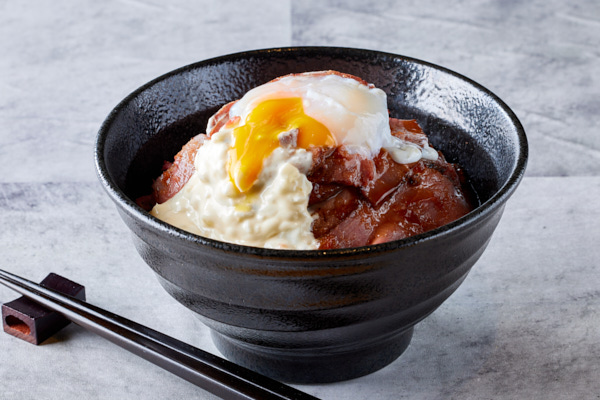 濃厚ローストビーフとハラミ丼「タルビー」 温玉タルタルローストビーフ丼 Tartar Soft-Boiled Egg Roast Beef Bowl