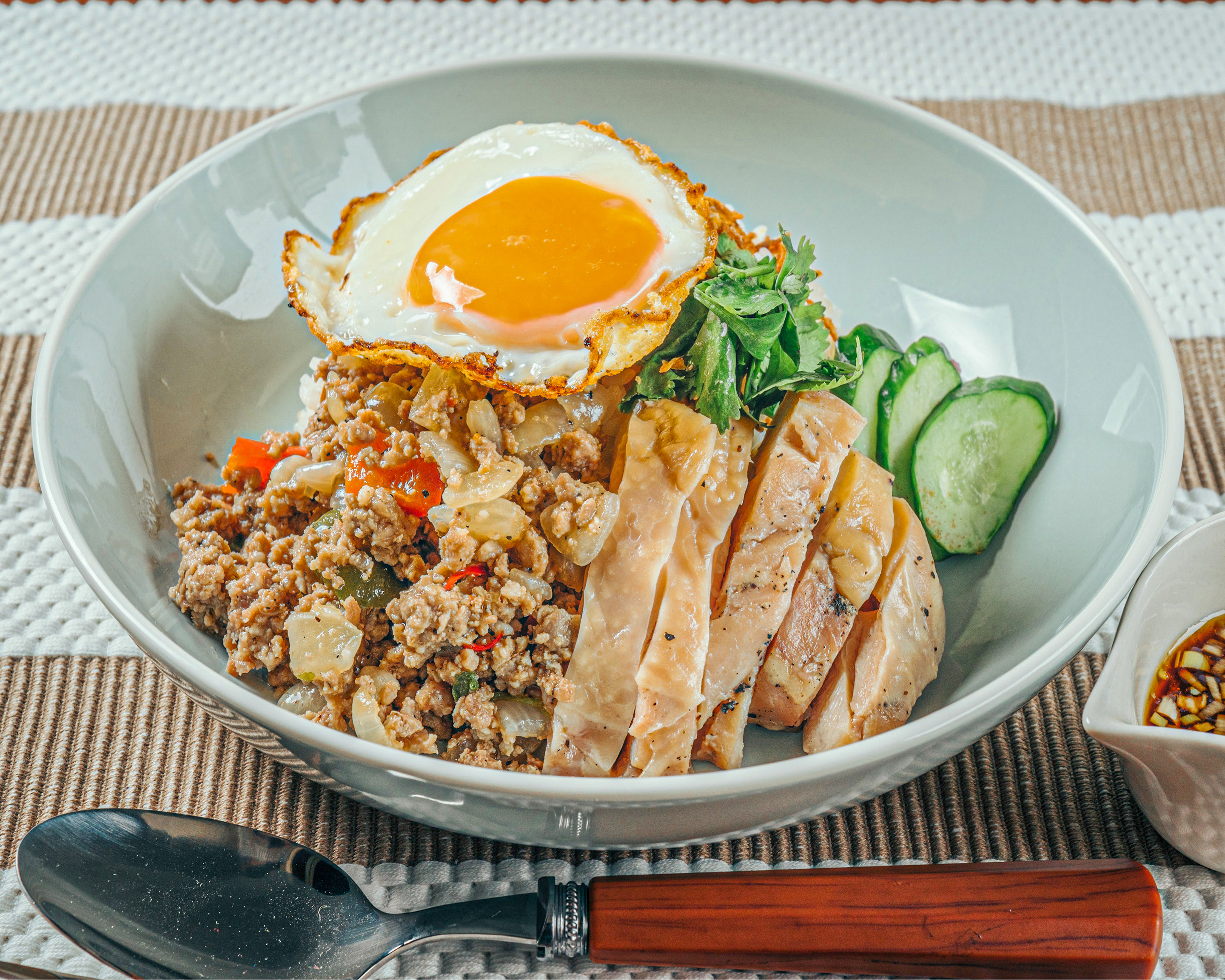 高たんぱく・糖質制限カオマンガイ 東京鶏飯食堂 美味しいカオマンガイ(もも肉)＆ガパオライスの合い盛り Delicious Gapao Rice＆Khaomangai(Thigh)