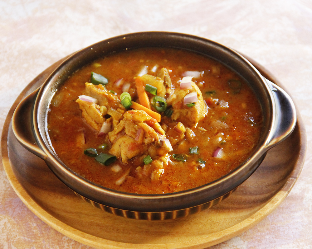 ナマステ食堂 チキンスープカレー(ナンorライス サラダ付)Chicken Soup Curry (with Naan/Rice ＆Salad)