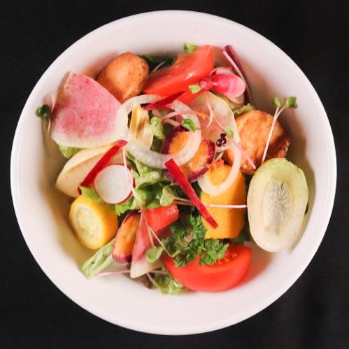 トラットリア クアルト 10品目の野菜たっぷりサラダ