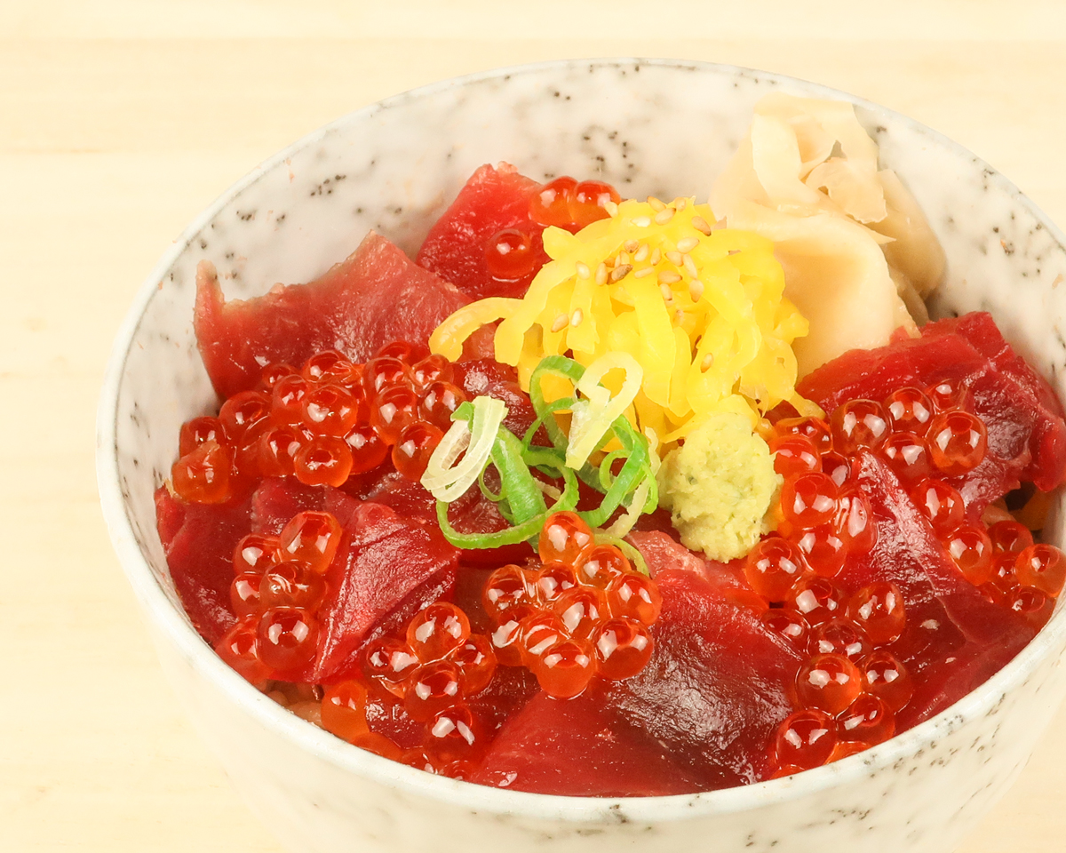鮨おゝたに まぐろ赤身といくら丼