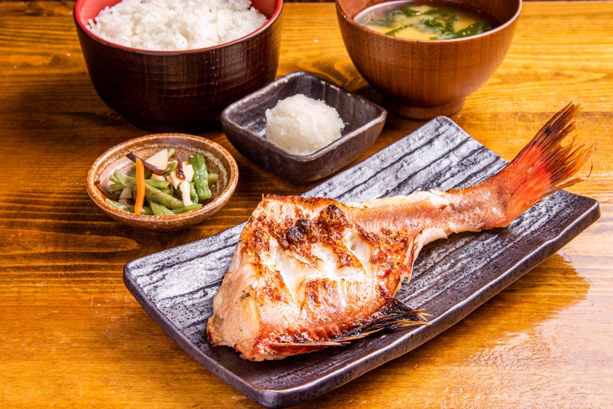 しんぱち食堂 あこう鯛粕漬け定食