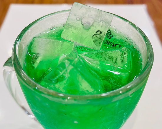 餃子酒場 メロンソーダ