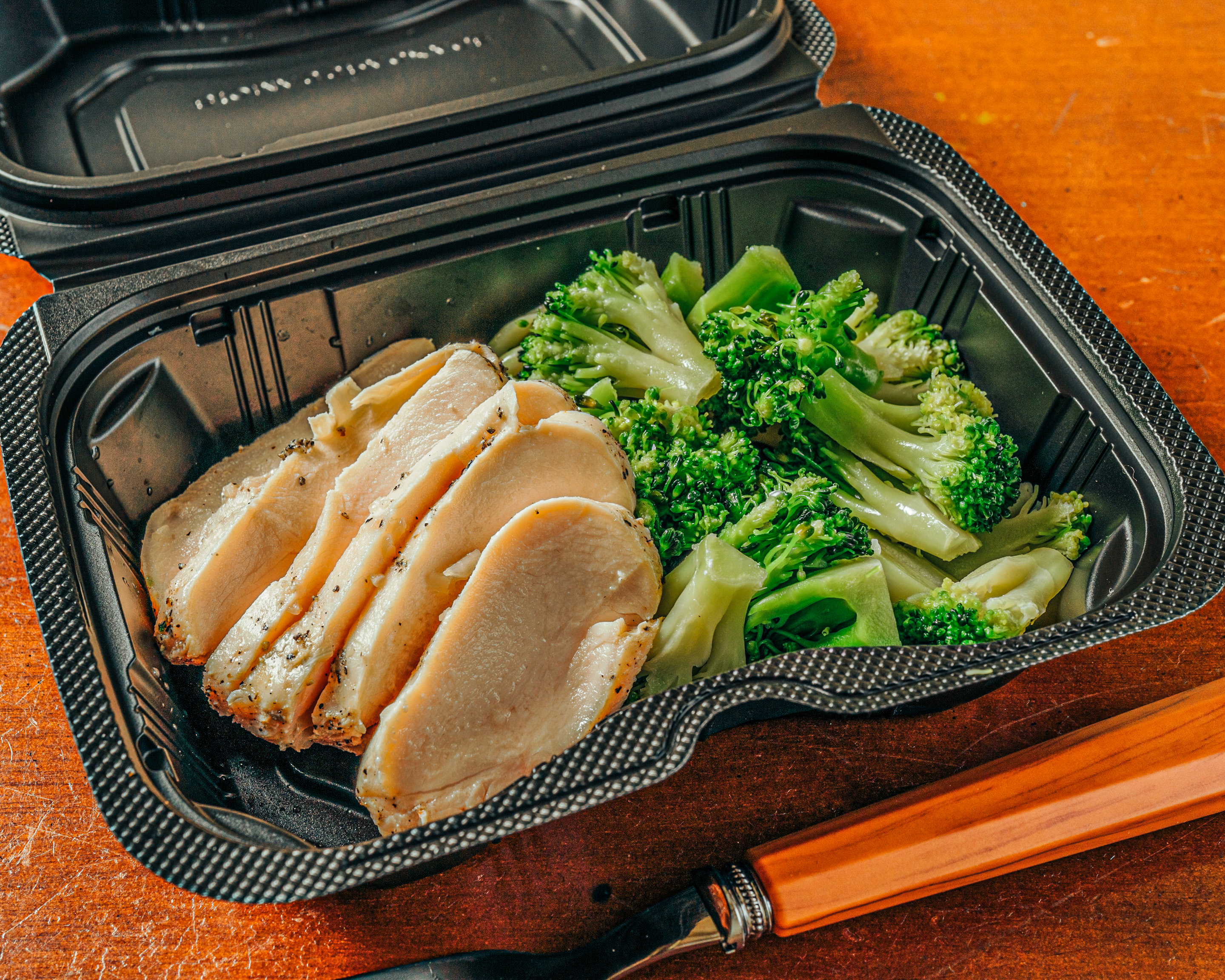 たっぷりたんぱく肉とブロッコリー生活 【たんぱく質35.1g】低温調理した鶏むね肉とブロッコリー(鶏むね100g)