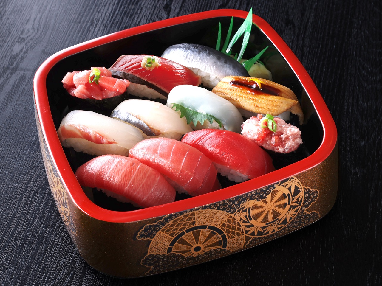柿家すし ５種のまぐろと旬の寿司（1人前/11貫）