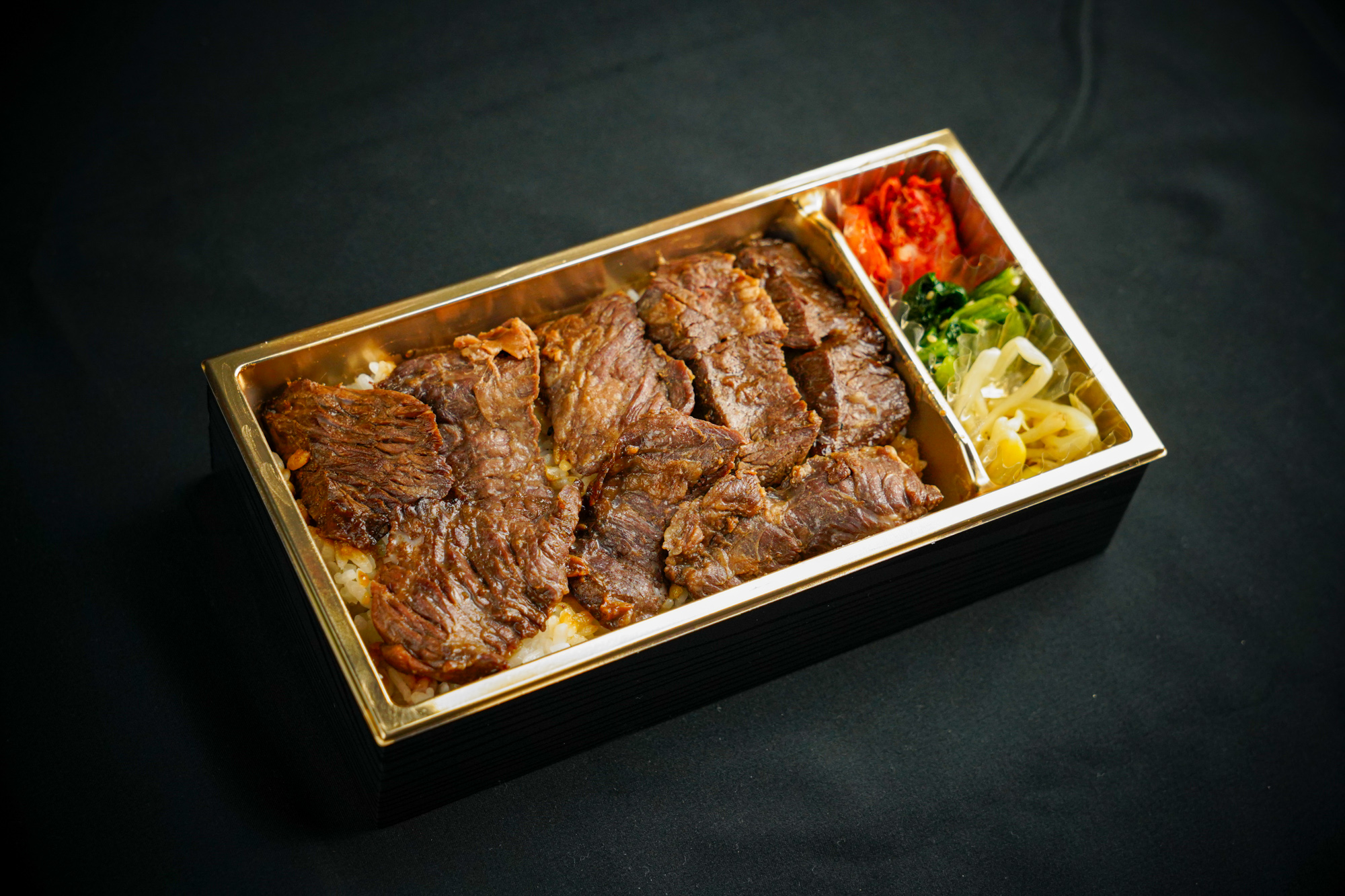 焼肉万里 【人気No.5】黒毛和牛カルビ弁当