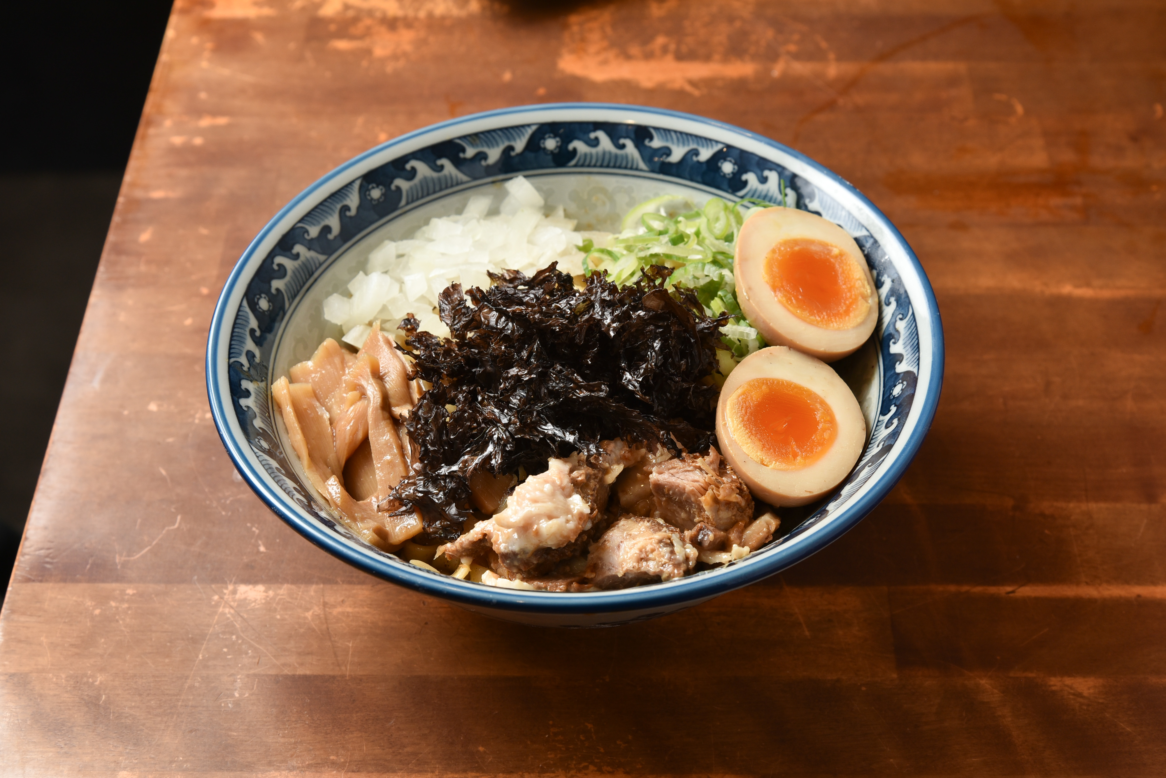 麺屋音 味玉煮干し油そば
