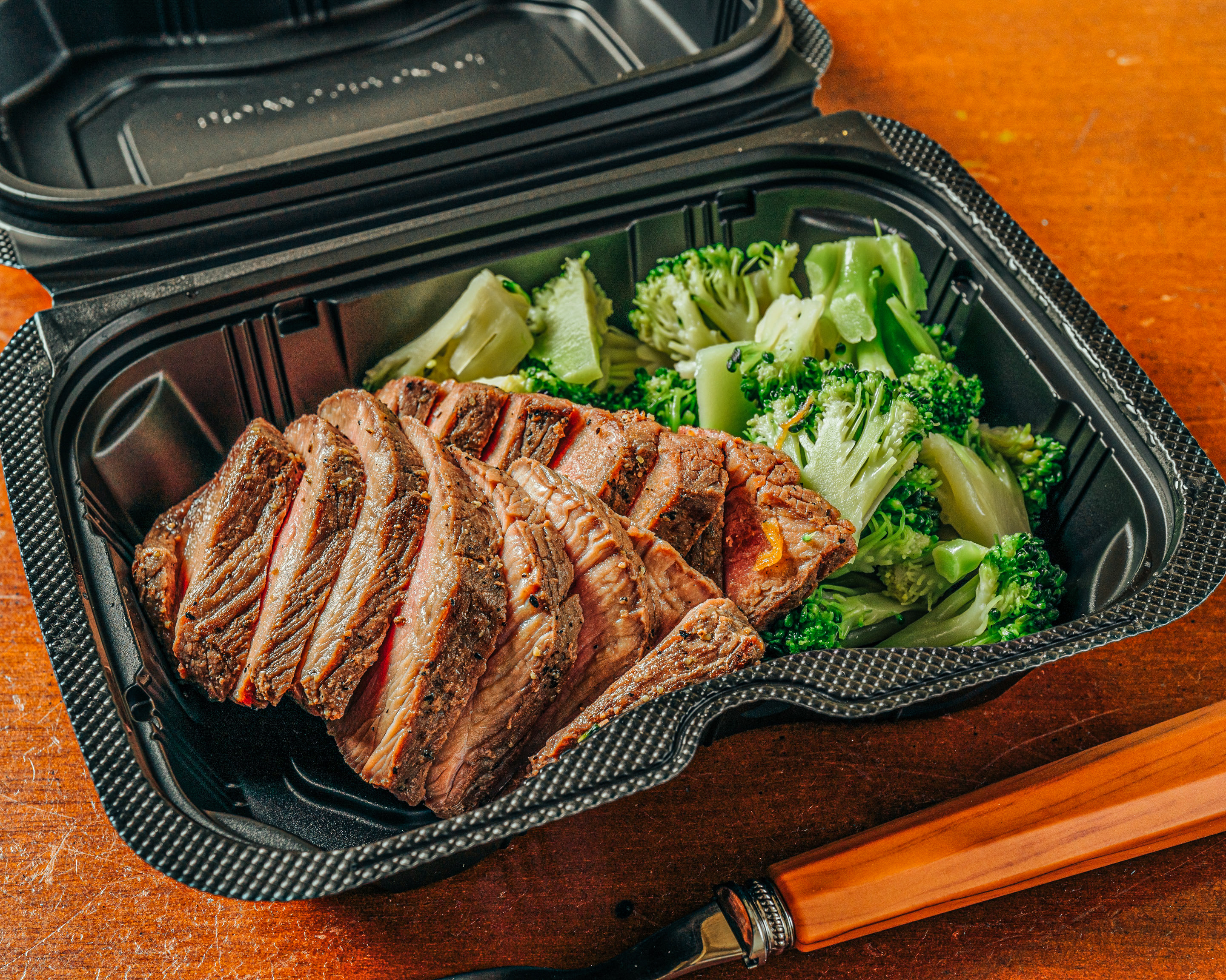 たっぷりたんぱく肉とブロッコリー生活 【たんぱく質59.9g】自家製ローストビーフとブロッコリー(ローストビーフ200g)