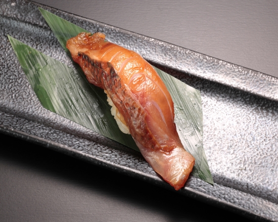 板前寿司 江戸前黒むつ漬け Black Gnomefish pickled in soy sauce