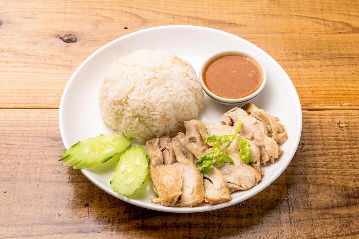 バンコックポニー食堂人気No.1 ข้าวมันไก่ 蒸し鶏の炊込みご飯 Thai-Style Steamed Chicken Rice