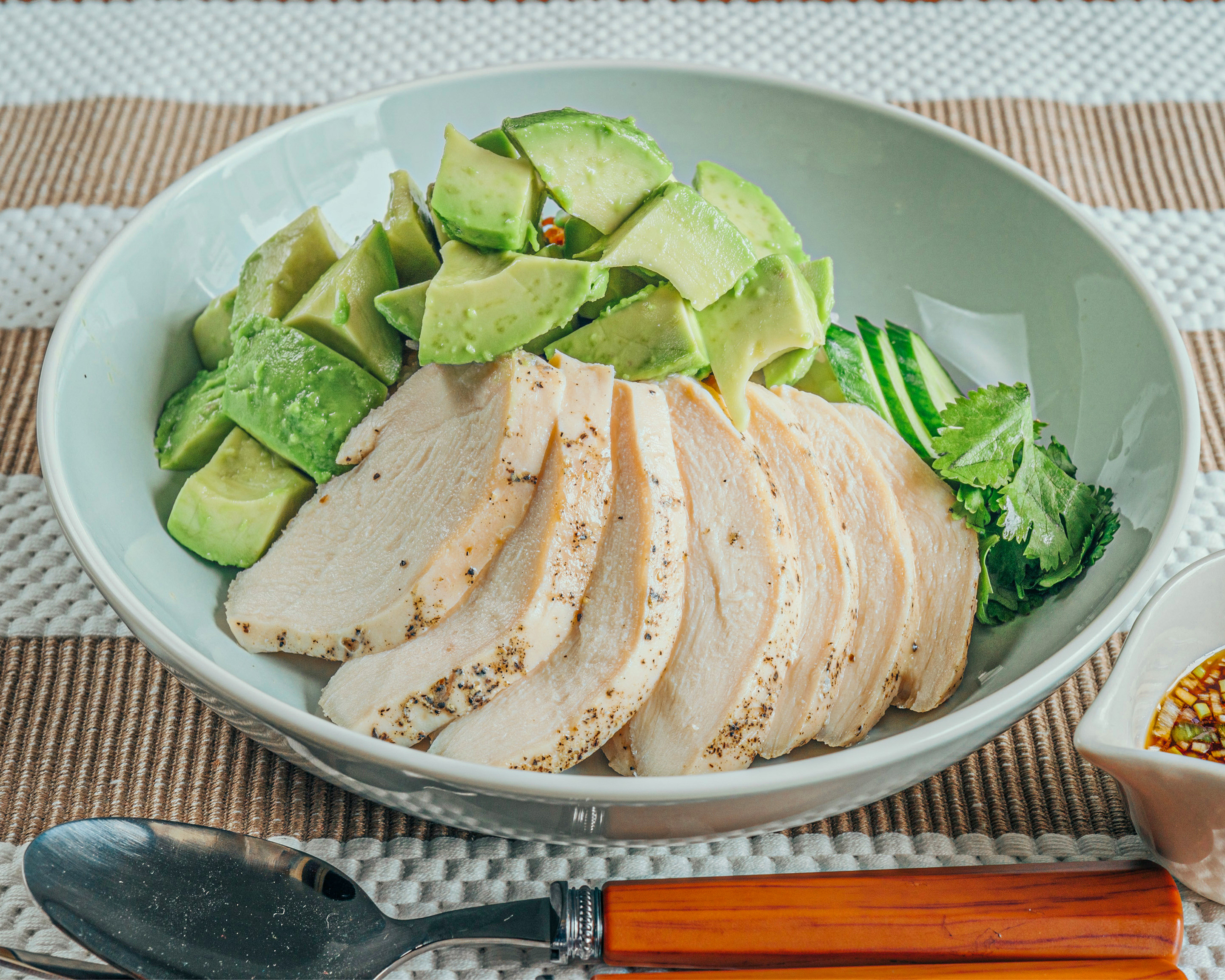 高たんぱく・糖質制限カオマンガイ 東京鶏飯食堂 【アボカドのせ】カオマンガイ(むね肉) [Avocado] Khaomangai(Breast)