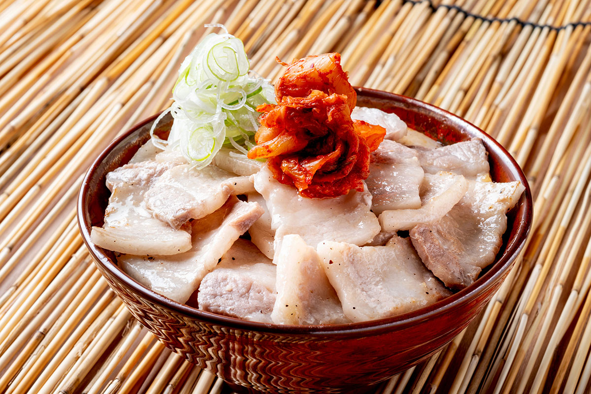 韓国カルビ丼とスンドゥブ 洞山 キムチデジカルビ丼(塩だれ)