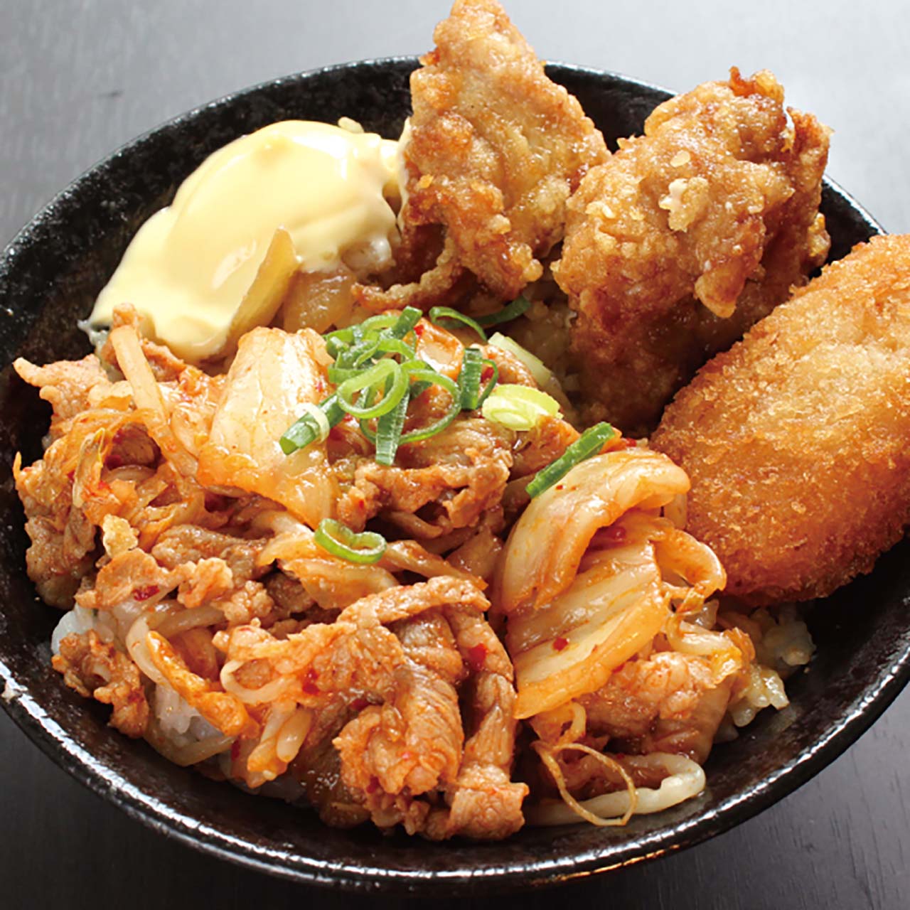 デリズ 豚キムチ丼 400 (唐揚2+コロッケ1) ≪1186≫