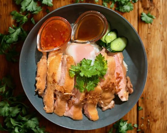 からだ喜ぶ！東京カオマンガイ 【とろ～り温玉】ジューシーもも肉カオマンガイ [Soft-Boiled Egg]Khao Man Gai(Chicken Thigh)