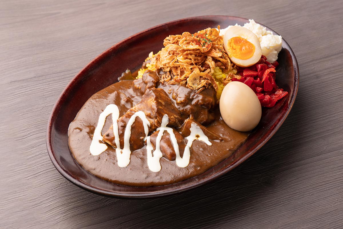 カレーは飲み物。人気No.1 味玉のせ黒い肉カレー