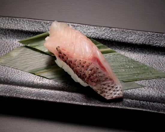 板前寿司 江戸前黒むつ湯霜仕立て Black Gnomefish Yushimo Tsukuri Style