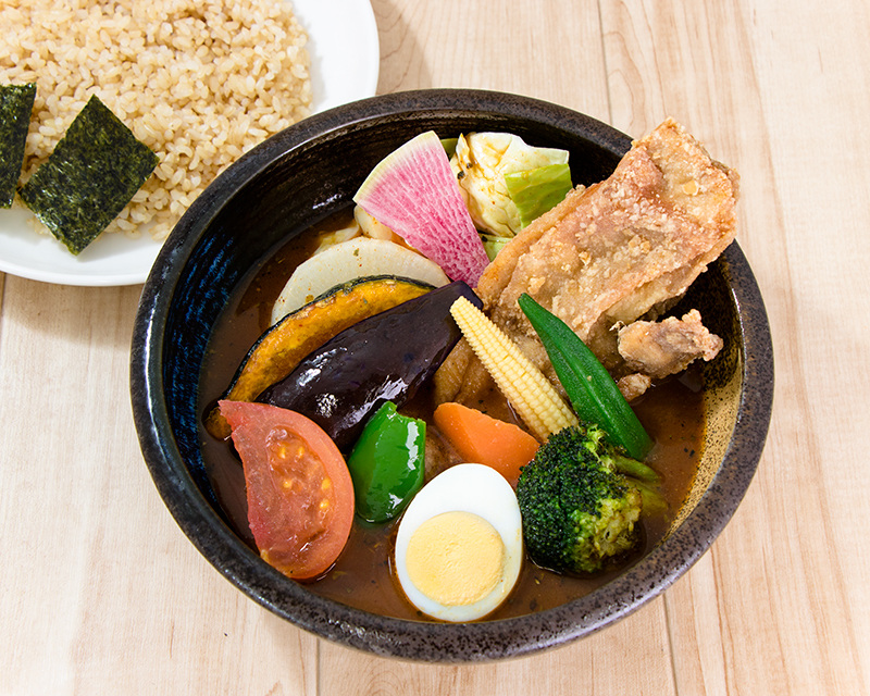 塩ザンギとたっぷり野菜のスープカレーFried chicken and vegetable soup curry