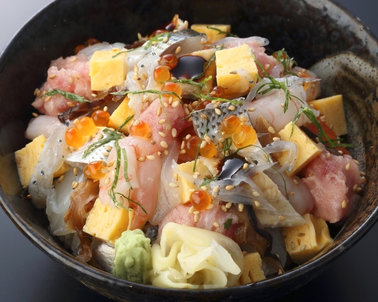 板前寿司 特選ばらちらし(1人前)Assortment of Raw Fish Bowl (1serving)