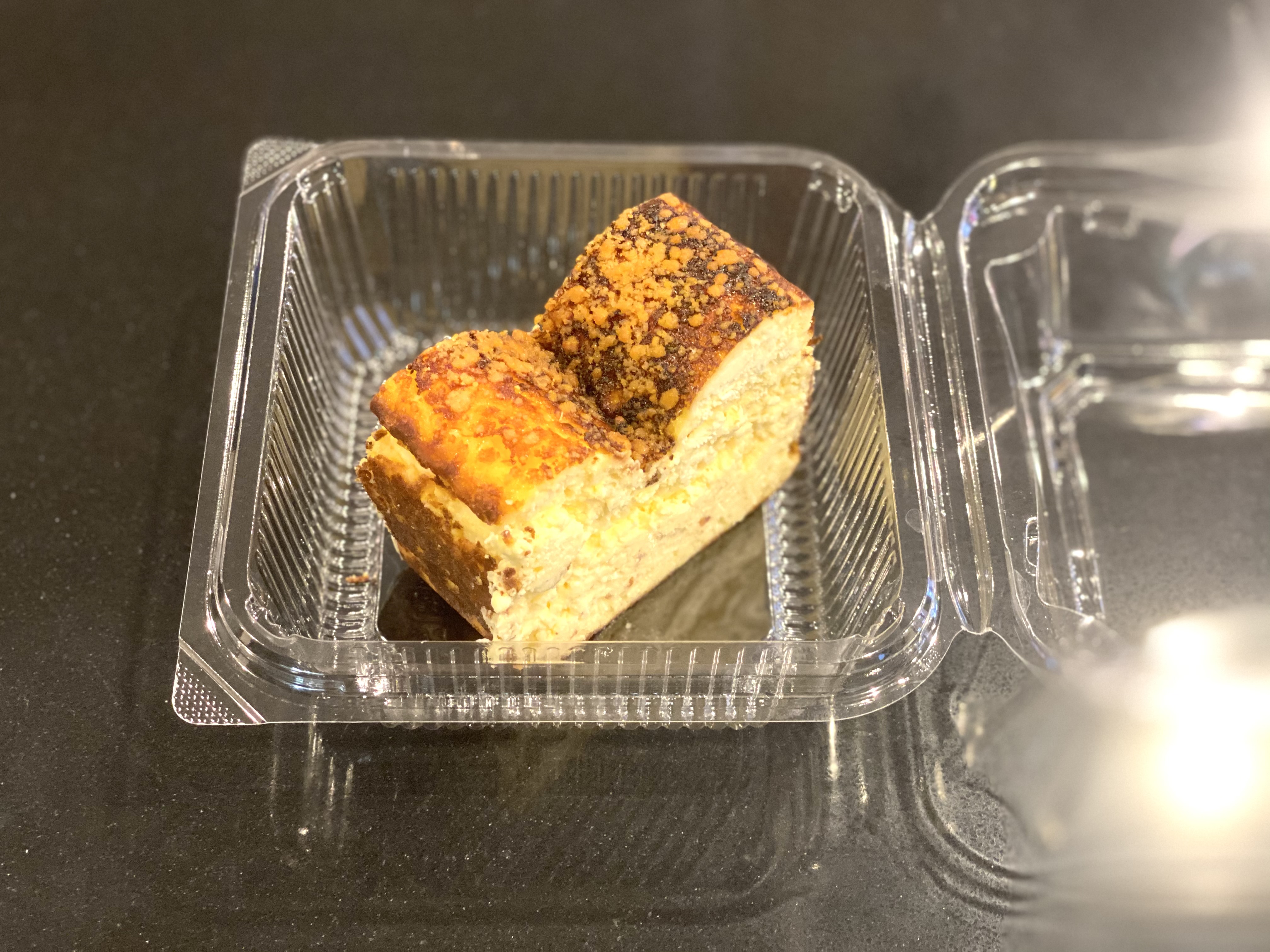 俺のフレンチ 特製バスク風チーズケーキ